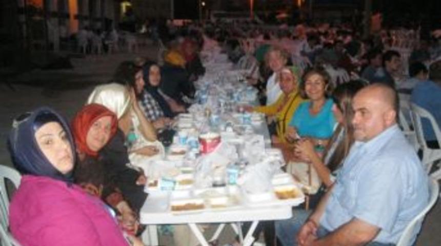 20 Mahalle&rsquo;de 20 Bin Kişi İftar A&ccedil;tı