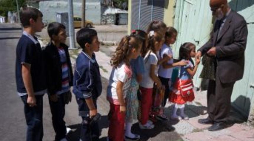 Erzurumlu &Ccedil;ocuklar Asırlardır Arafalıkın Geleneğini Yaşatıyor