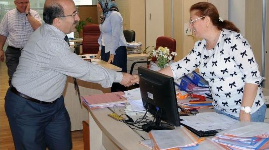 Başkan G&uuml;mr&uuml;k&ccedil;&uuml;oğlu Belediye Personeli İle Bayramlaştı