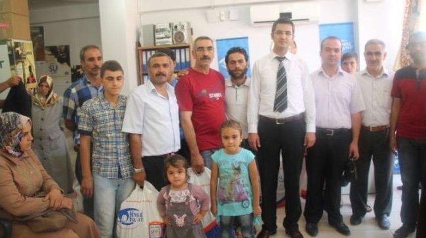 Başarılı Kursiyerlere Bayramlıklar Kimse Yok Mu Derneği'nden