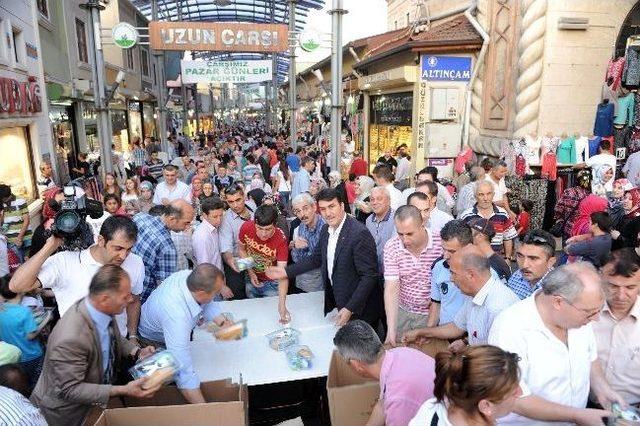 Başkan D&uuml;ndar İftariyelik Dağıttı 1