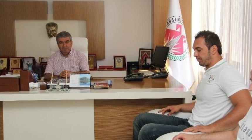 Kırkpınar Başpehlivanı Ali G&uuml;rb&uuml;z&rsquo;den Ziyaret