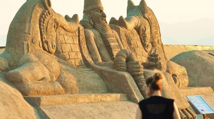 İmparatorlukları Anlatan Kum Heykeller 1 Milyonuncu Ziyaret&ccedil;isini Bekliyor