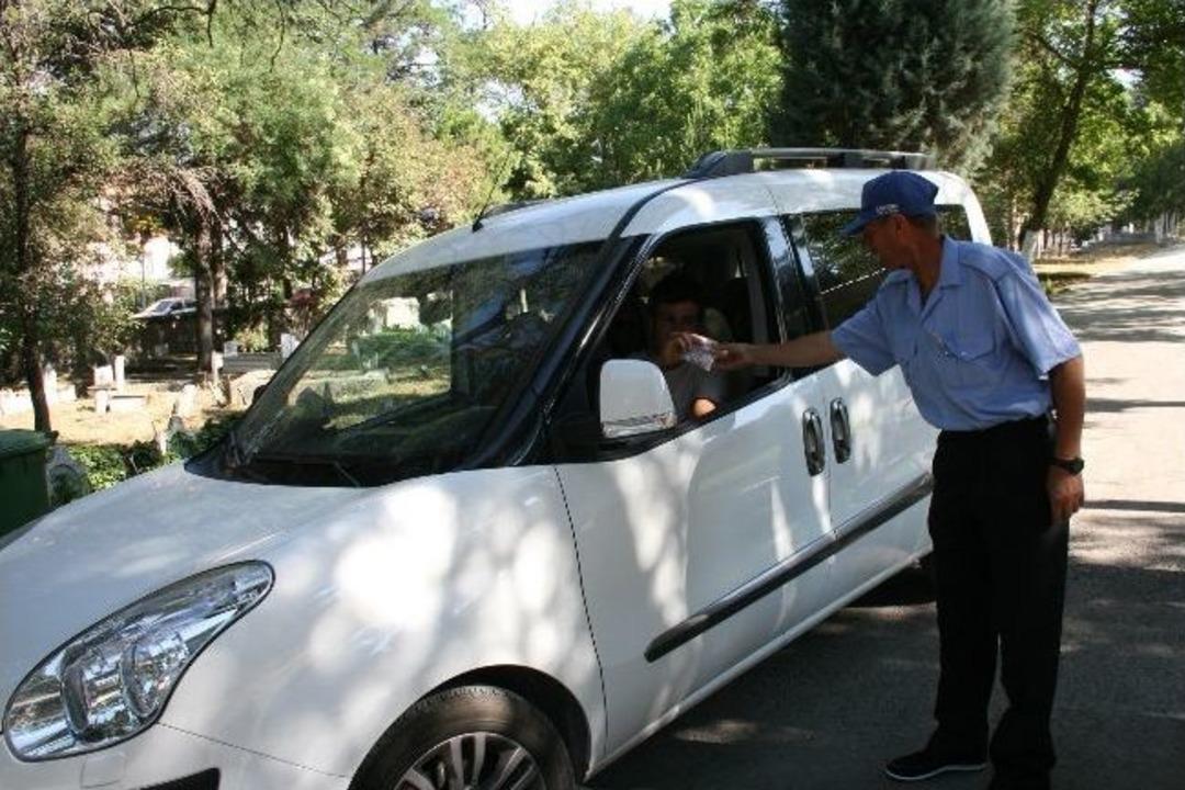 Boz&uuml;y&uuml;k Belediyesi'nden Mezarlık Hizmeti