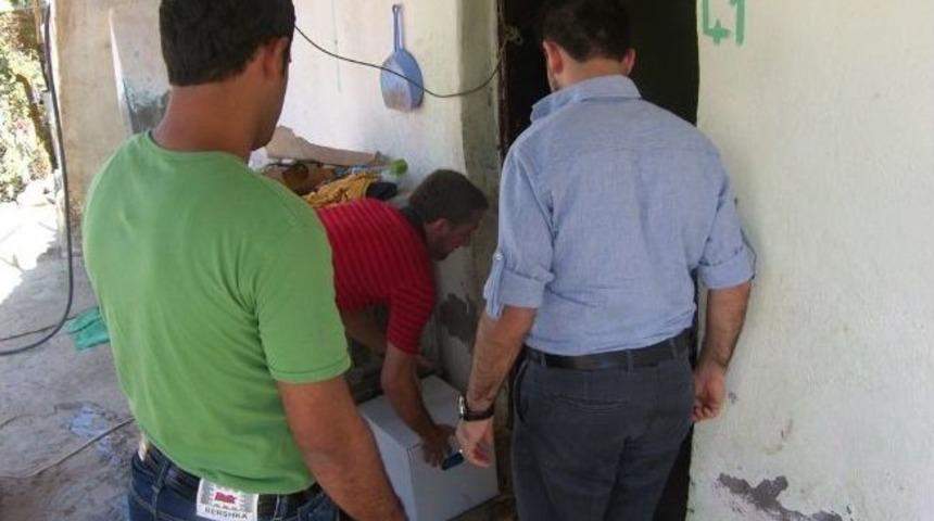 Ak Parti Silopi&rsquo;de Yardım Paketleri Dağıttı