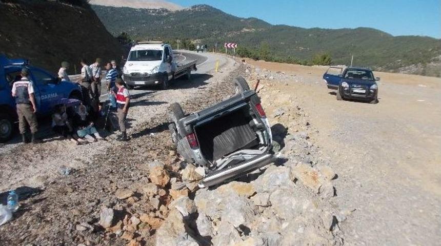 Bayram Tatili Yolunda Kaza: 3 Yaralı