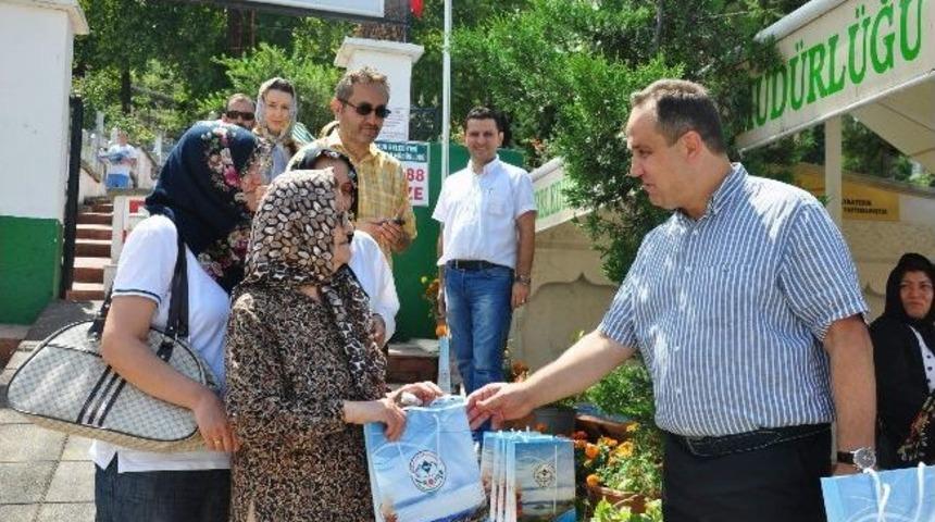 Giresun Belediye Başkanı Aksu Yeni Mezarlıkta İncelemelerde Bulunarak Vatandaşlara Hediye Paketi Dağıttı