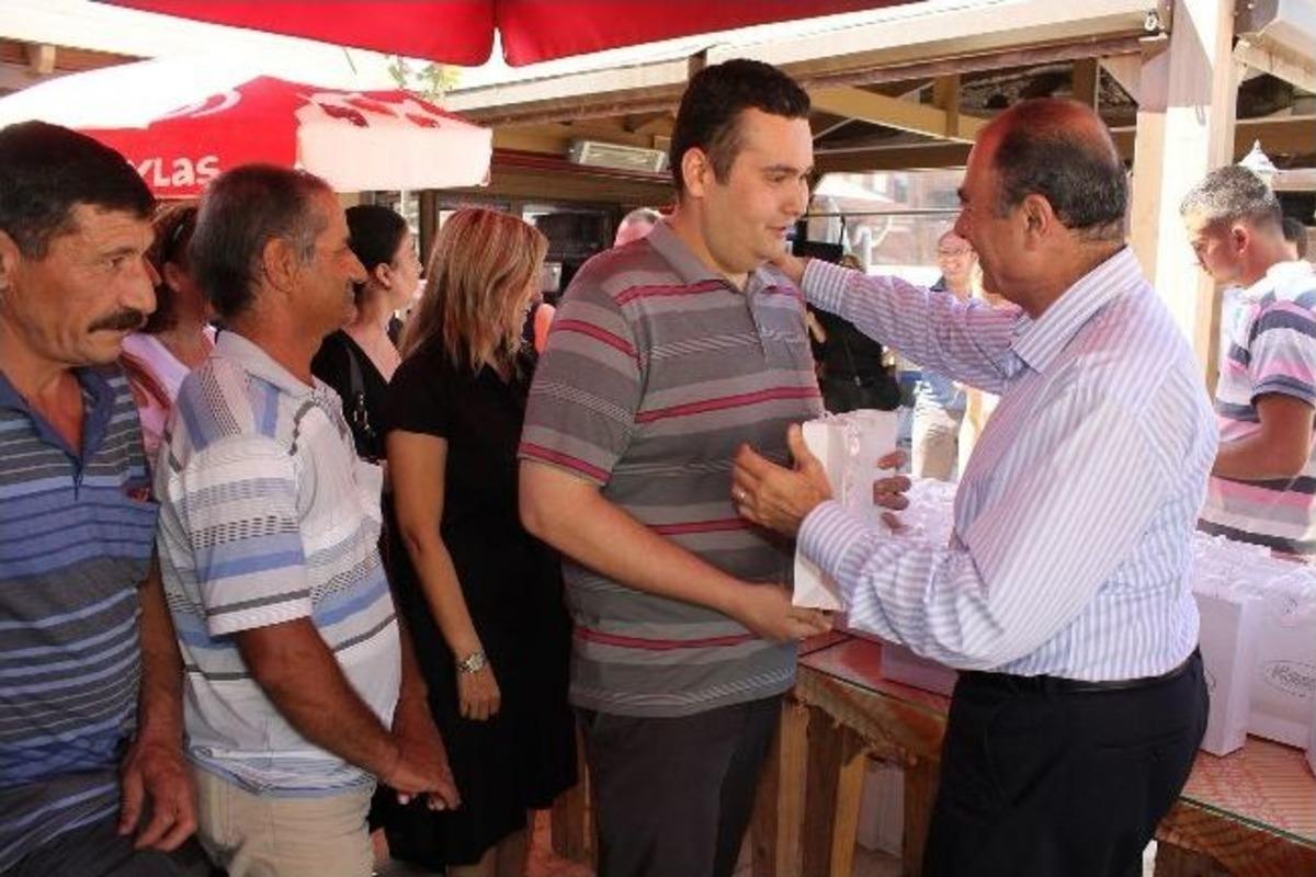 Karaosmanoğlu, Belediye &Ccedil;alışanlarıyla Bayramlaştı