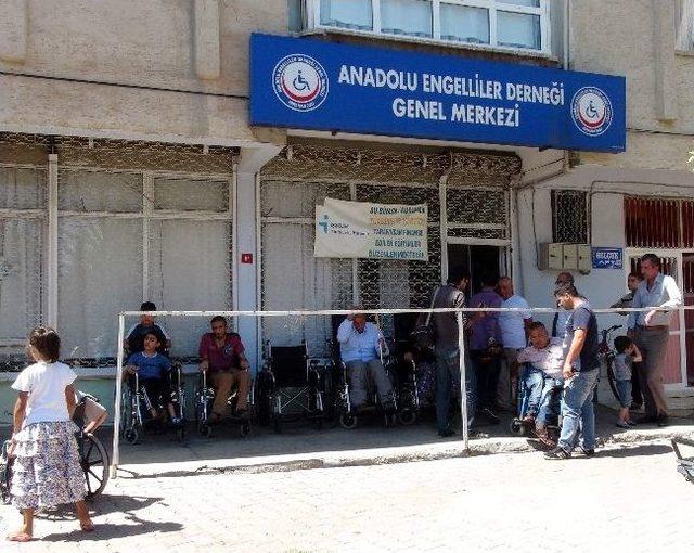 Adıyaman’da, Bayram Öncesi Engellilerin Yüzü Güldü