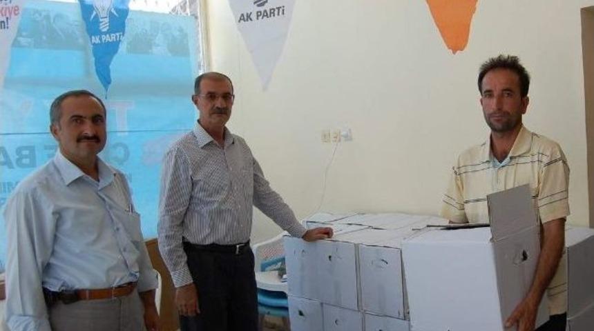 Ak Parti Samsat&rsquo;ta Yardım Paketleri Dağıttı