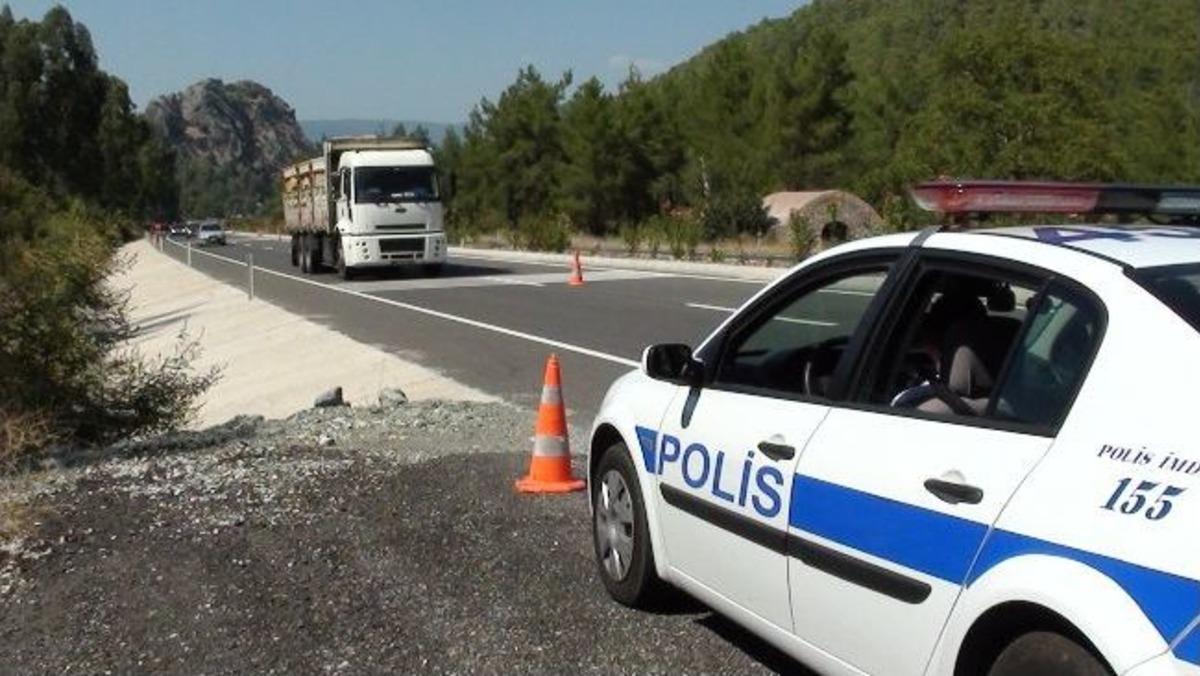 Polisten Tatilcilere Bayram Şekeri
