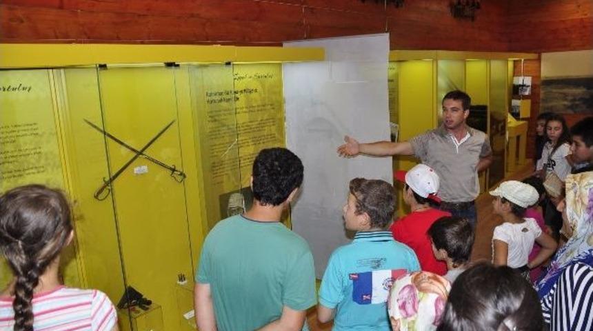 Torbalı Chp'den Minikler &Ccedil;ıkartması