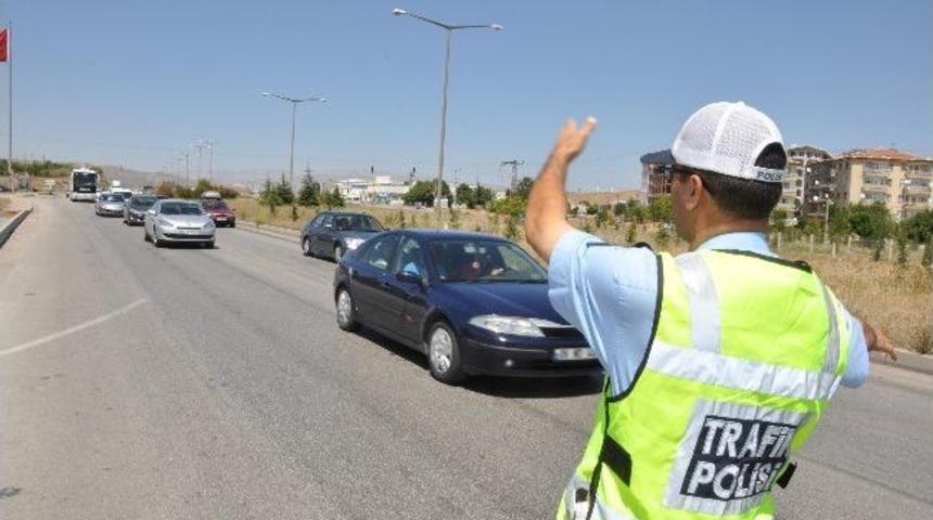 Kırıkkale İl Emniyet M&uuml;d&uuml;r&uuml; Kartal&rsquo;dan S&uuml;r&uuml;c&uuml;lere Uyarı