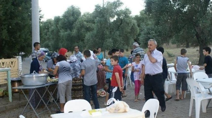 Cami İmamından Kuran Kursu &Ouml;ğrencilerine İftar