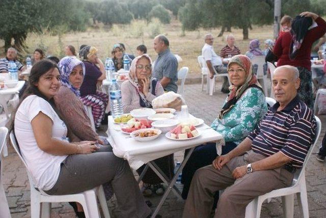 Cami İmamından Kuran Kursu Öğrencilerine İftar 2