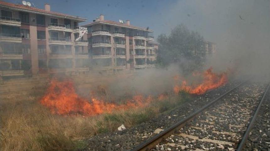 Afyonkarahisar&rsquo;daki Ot Yangını Korkuttu