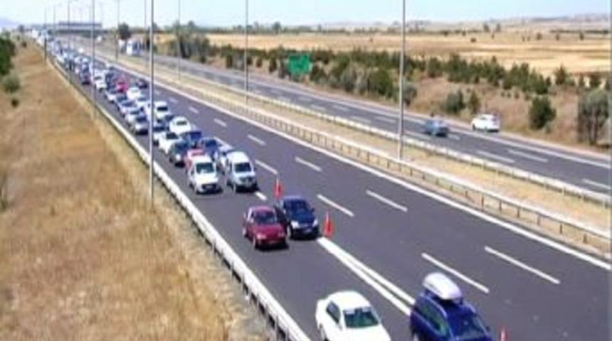 TEM Otoyolu Gerede Gişelerinde Yoğunluk Devam Ediyor