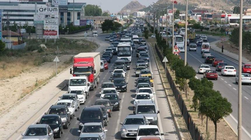 Afyon'da 5 Kilometrelik Ara&ccedil; Kuyruğu Oluştu
