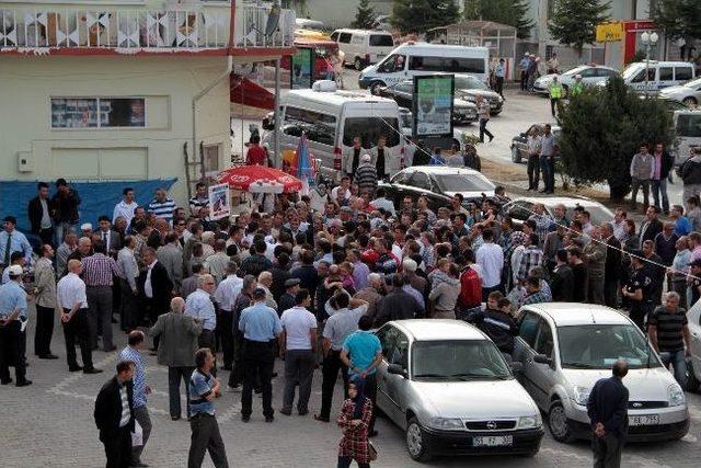 Bakan Kılıç, Suni Çim Saha Açılışı Yaptı