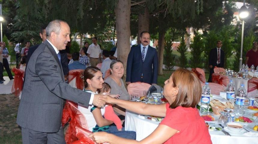 İzmir Ter&ouml;r Polisinden Şehit Ailelerine Iftar