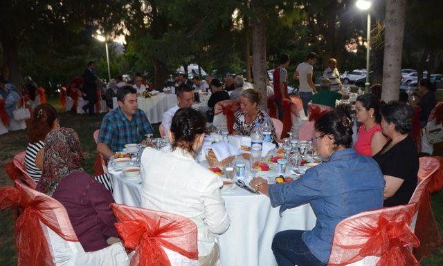 İzmir Terör Polisinden Şehit Ailelerine Iftar