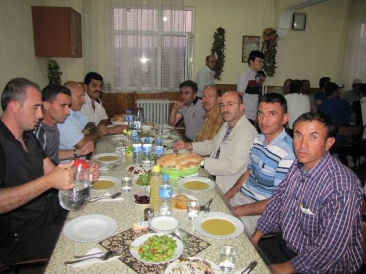 Muhtar Halil G&uuml;lmez'den Ramazanın Son G&uuml;n&uuml;nde İftar