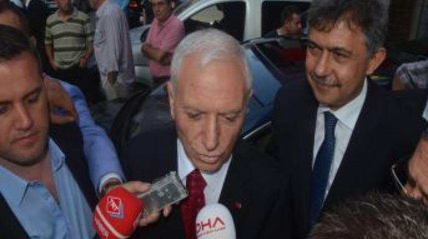 Haberal, Anne Ve Babasının Mezarını Ziyaret Etti