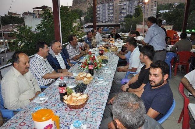 İş Adamı Murat Doğanay'dan İftar Yemeği