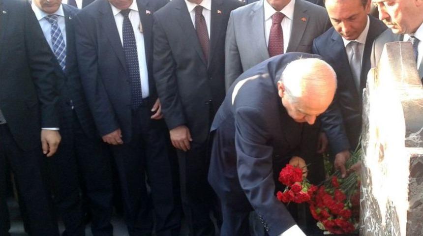 Devlet Bah&ccedil;eli, Bayram Namazını Gazi Camii'nde Kıldı