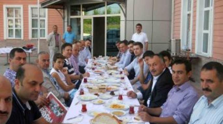 Akyazı, Bayram Coşkusunu Birlikte Yaşadı