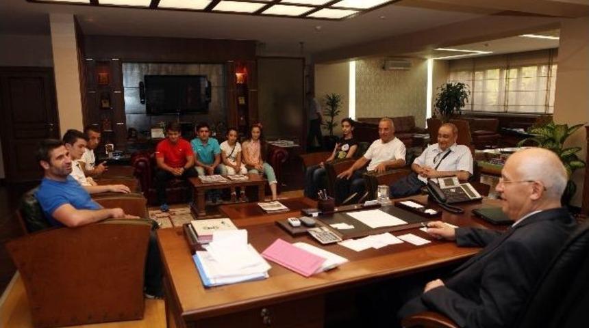 Karate Birincilerinden Yaşar&rsquo;a Teşekk&uuml;r