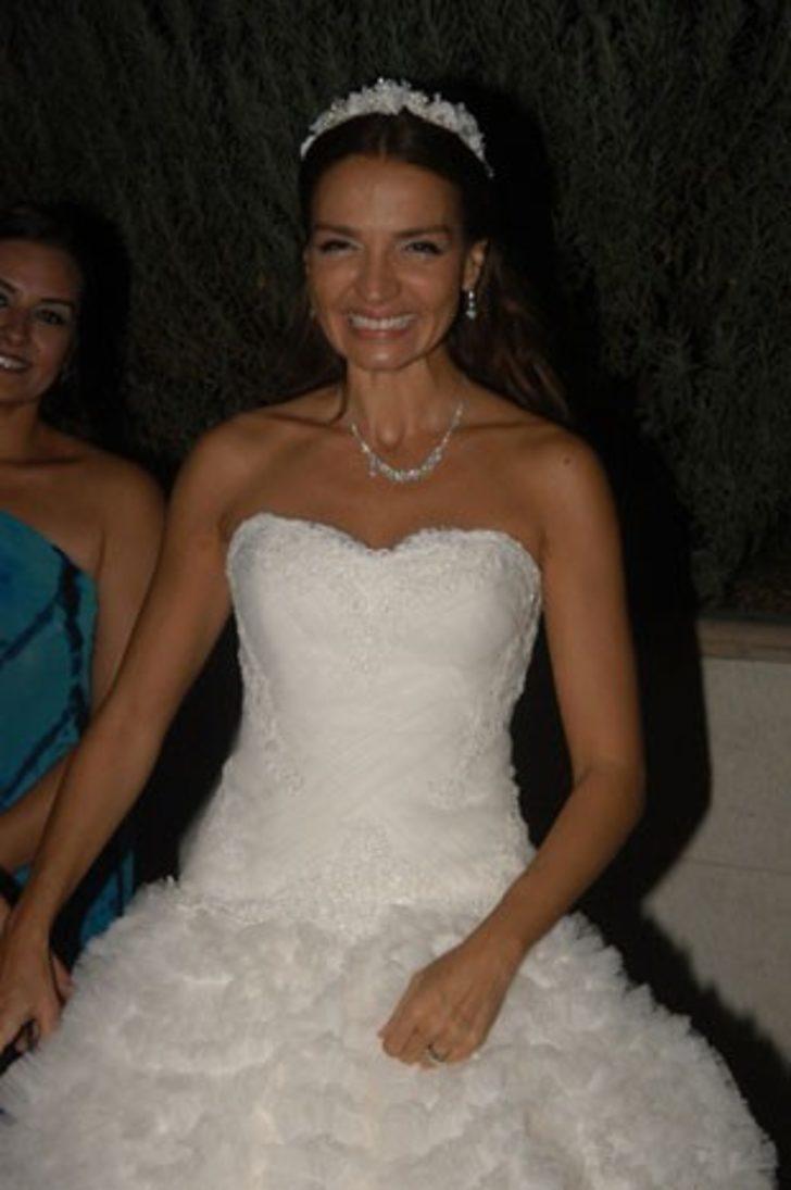 Ebru Akel'den seksi bikini G2