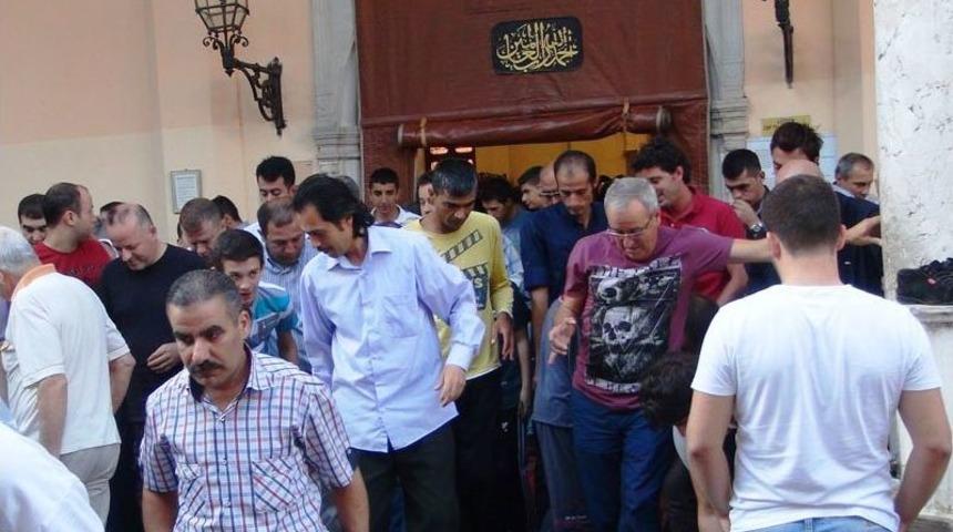 Bayram Namazında İzmir&rsquo;deki Camiler Doldu Taştı