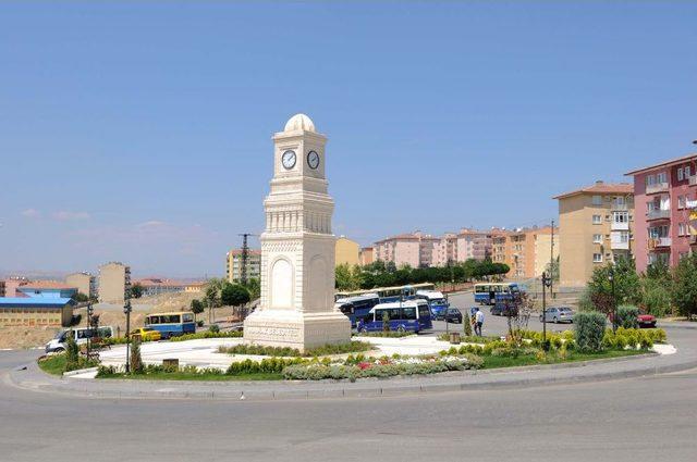 Mamak'a Mardin Midyat Taşı'ndan Saat Kulesi