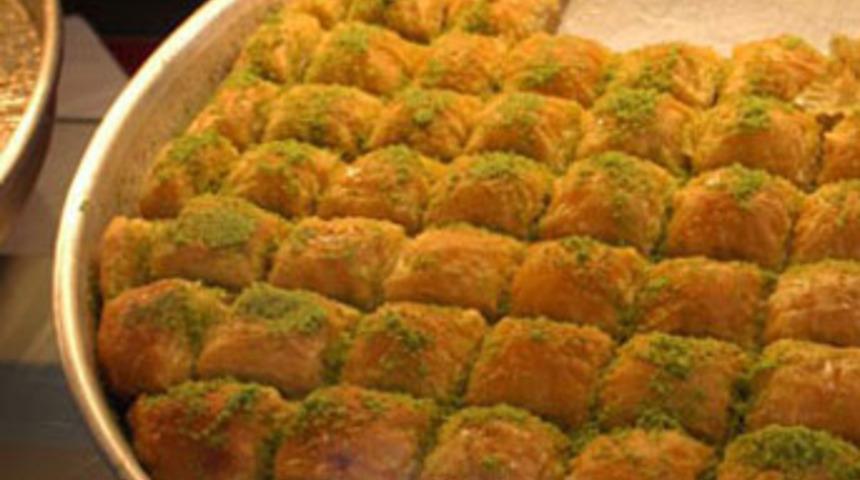 Hırsız bayramlık baklavayı da &ccedil;aldı