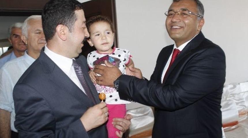 Protokol, Halk İle Bayramlaştı