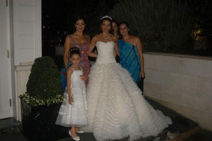 Ebru Akel'den seksi bikini G4