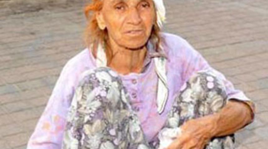 Fitre parasıyla simit alan yaşlı kadını soydular