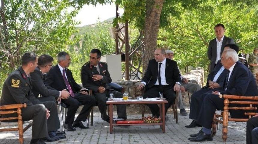 Hizan&rsquo;da Resmi Bayramlaşma T&ouml;reni