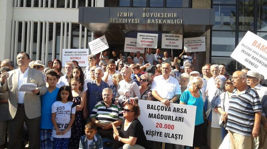 Arsa Mağdurlarından Bayramda Belediye &Ouml;n&uuml;nde Imar Duası