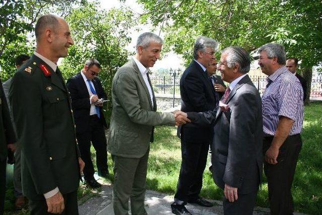 Kars Protokolü Yeni Vali Konağı’nda Bayramlaştı