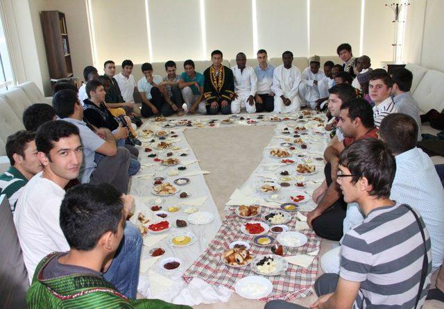 Uluslararası Bayram Sofrasında Buluştular 1