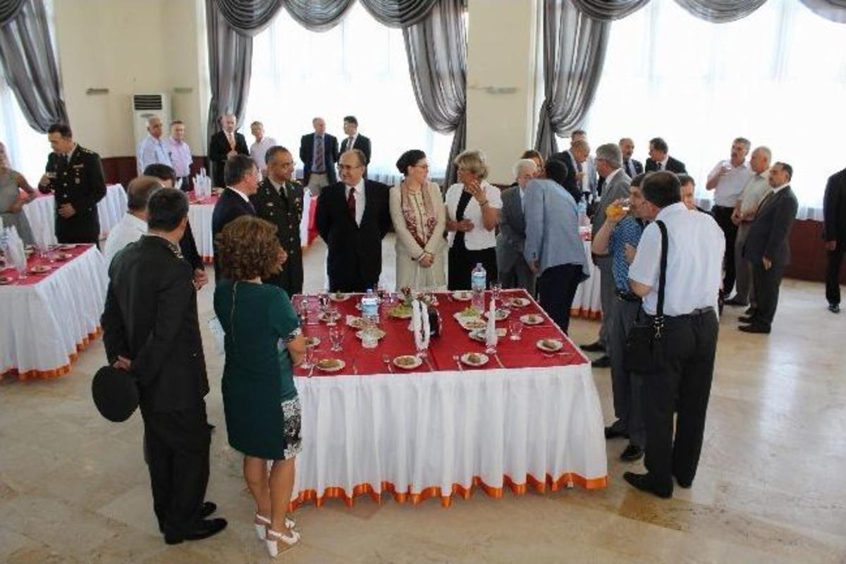 Manisa'da Protokol Bayramlaştı