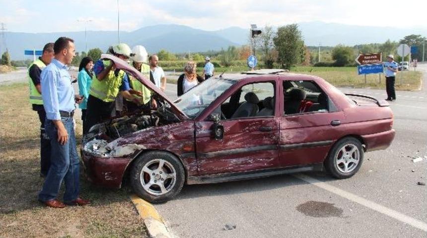 Sakarya&rsquo;da Trafik Kazası: 4 Yaralı