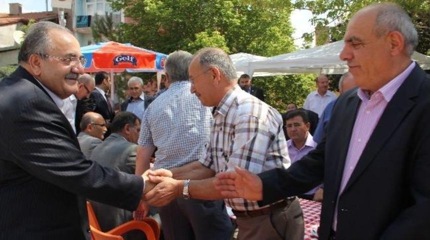 Ak Partili Uslu, Vatandaşlarla Bayramlaştı