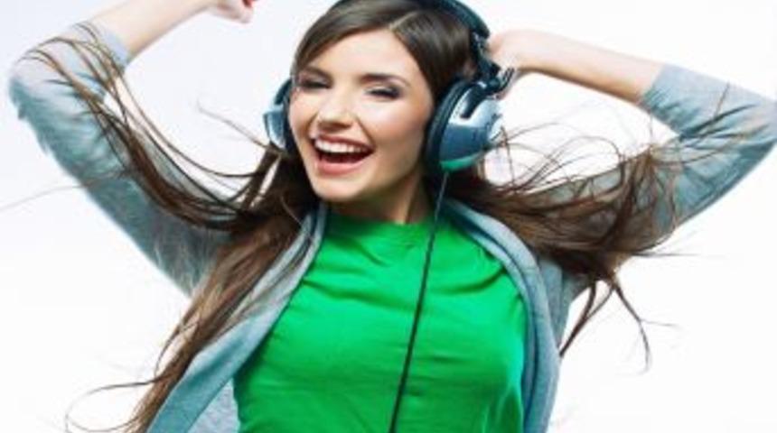 Gen&ccedil;lerin M&uuml;zik Tutkusu Sayesinde Ayda 100 Bin Kulaklık Satılıyor