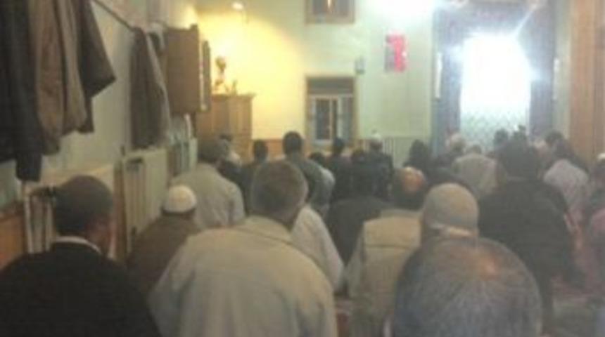 Pasinler'de Vatandaşlar Bayram Namazı İ&ccedil;in Camilere Akın Etti