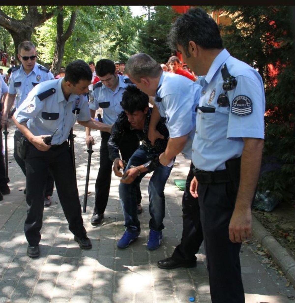 Bayram G&uuml;n&uuml; K&uuml;lt&uuml;r Park'ı Savaş Alanına &Ccedil;evirdiler