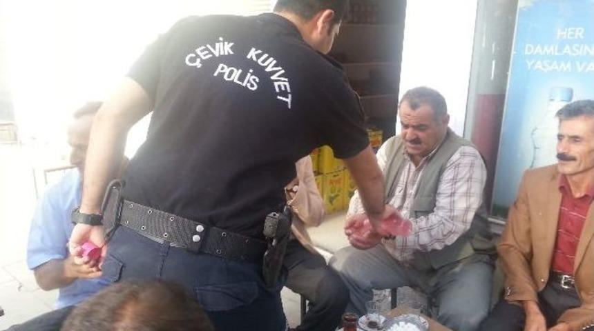 &Ccedil;atak&rsquo;ta Polisler Vatandaşlarla K&uuml;rt&ccedil;e Bayramlaştı