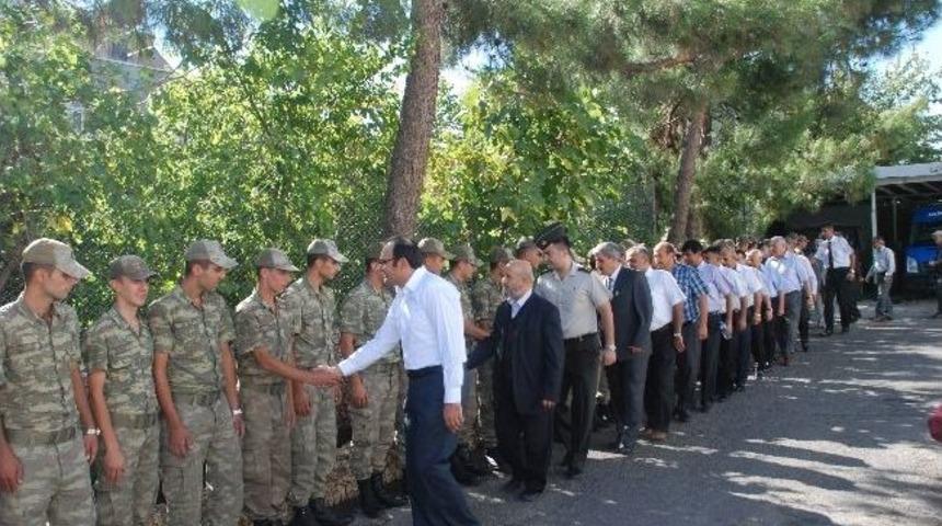 Besni&rsquo;de Protokol Bayramda Buluştu